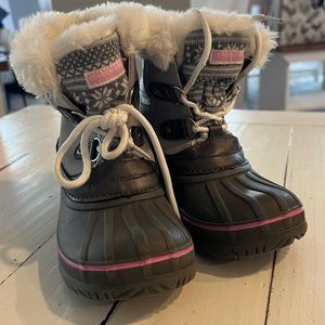 Snow boots